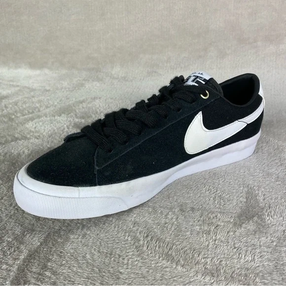 Nike SB Zoom Blazer GT Mens Sneakers Shoes Size 8 Black White Suede Low NEW